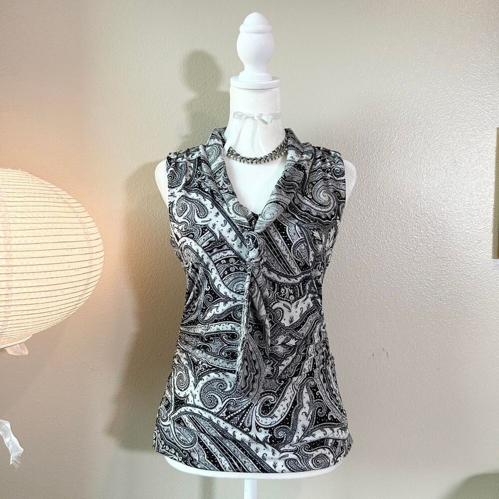 White House Black Market Y2K paisley black & white sleeveless blouse XS